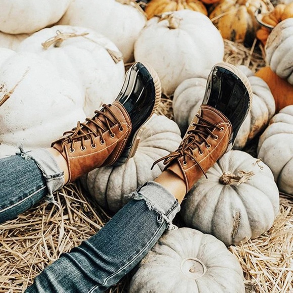 NEW🔥 Lace-Up Flat Duck Rain Boot Ankle Booties - Picture 2 of 8
